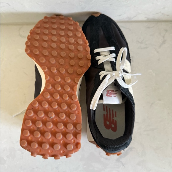New Balance Classics 327 Black and Cream Sneakers - Picture 8 of 11